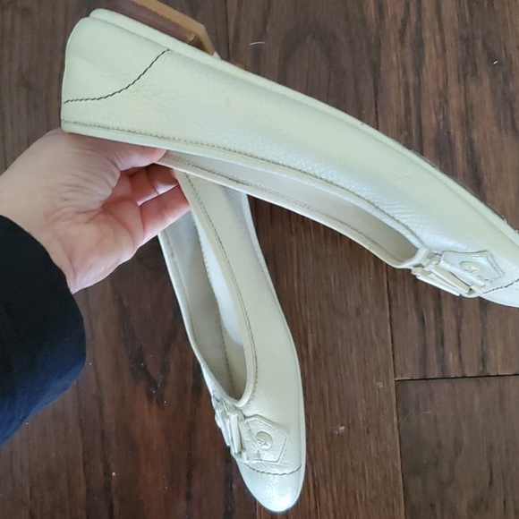 Louis Vuitton IVORY Ballet Flats - Picture 9 of 11